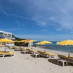 Hotel Roc - 4 étoiles Les Pieds Dans L'eau 4*