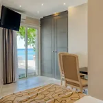 Hotel Roc - 4 Etoiles Les Pieds Dans L'eau 4*