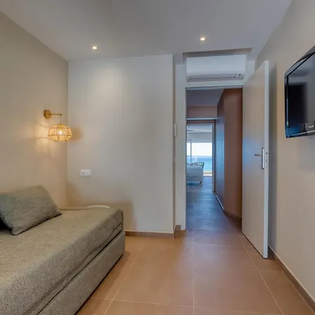 Hotel Roc - 4 Etoiles Les Pieds Dans L'eau Le Lavandou