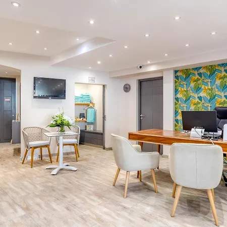 Roc - 4 Etoiles Les Pieds Dans L'eau Otel Le Lavandou