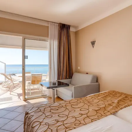 Roc - 4 Etoiles Les Pieds Dans L'eau Otel