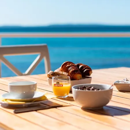 Roc - 4 Etoiles Les Pieds Dans L'eau