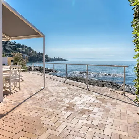 Roc - 4 Etoiles Les Pieds Dans L'eau 4* Le Lavandou