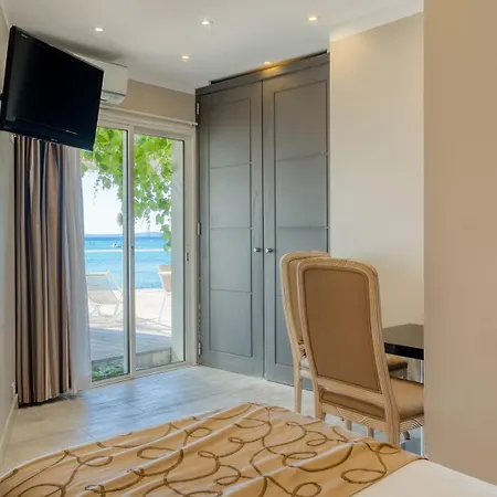 Hotel Roc - 4 Etoiles Les Pieds Dans L'eau 4*