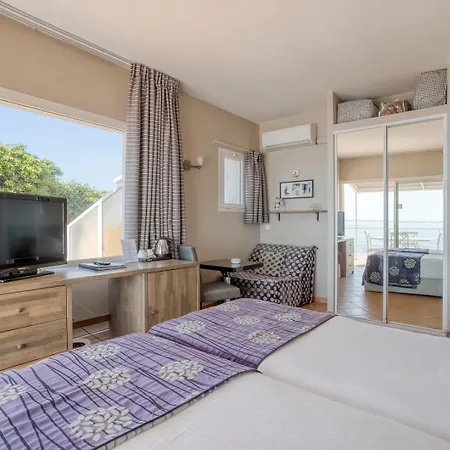 Roc - 4 Etoiles Les Pieds Dans L'eau Hotel