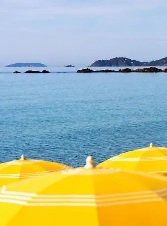 Roc - 4 Etoiles Les Pieds Dans L'eau Hotel Le Lavandou