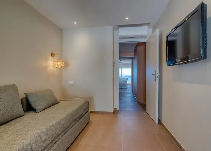 Hotell Roc - 4 Etoiles Les Pieds Dans L'eau Le Lavandou