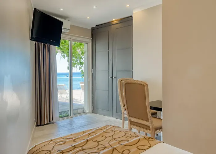 Hotell Roc - 4 Etoiles Les Pieds Dans L'eau 4*