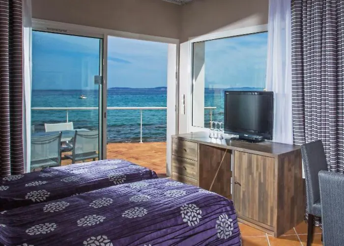 Roc - 4 Etoiles Les Pieds Dans L'eau Hotell Le Lavandou