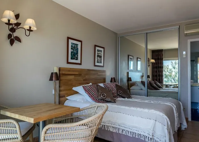 Hotell Roc - 4 Etoiles Les Pieds Dans L'eau Le Lavandou